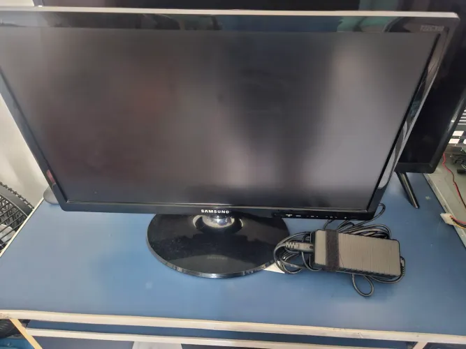 Tv samsung 22 pol. Não é Smart