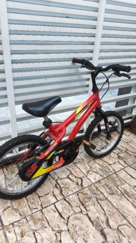 Bicicleta infantil aro 16 em ótimo estado!!!