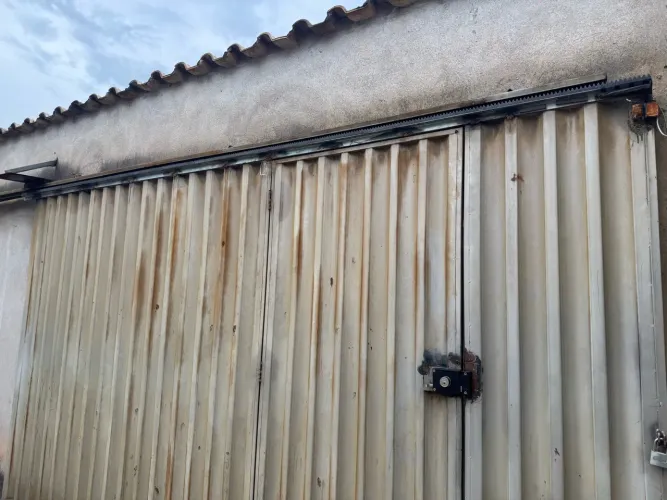 Vende-se um portão de garagem 3.60/2,10 em perfeito estado 
