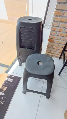 Banquinho de plástico banco