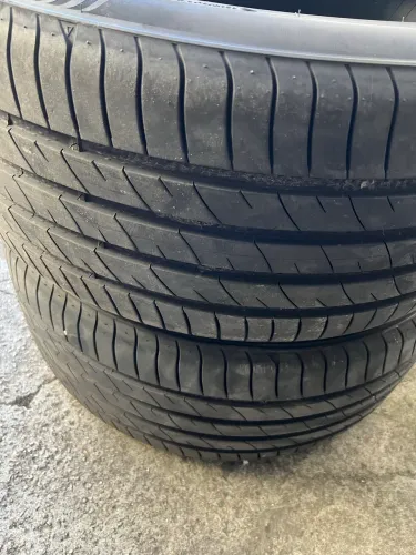 Pneus 275/40r20 praticamente zero