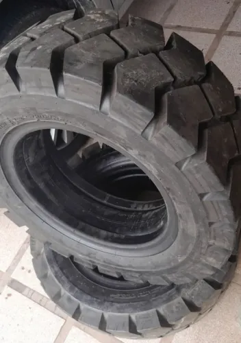 Pneus de empilhadeira