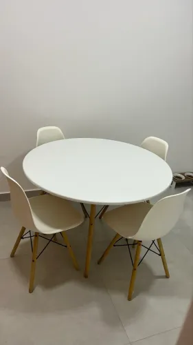 Mesa com 4 cadeiras