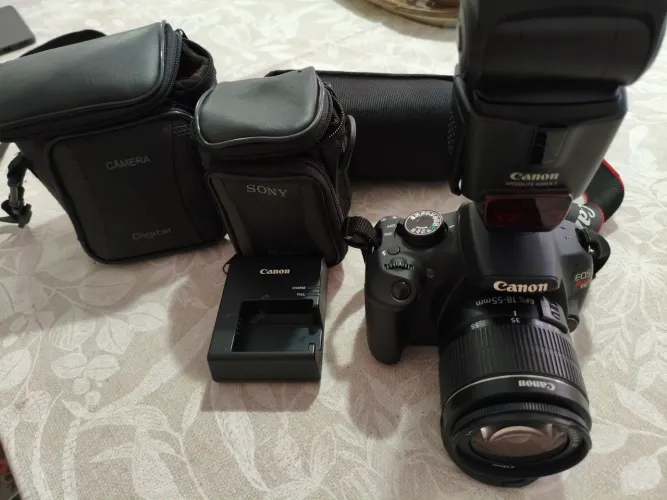 Canon T5 Rebel + lente + flash + case - Ac troca