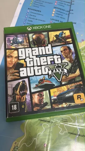 Jogo Grand Theft Auto V GTA 5 Xbox One com mapa