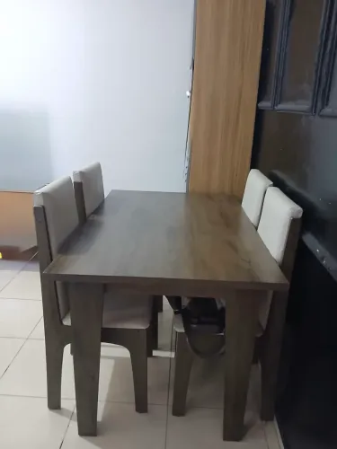 Mesa 4 cadeiras