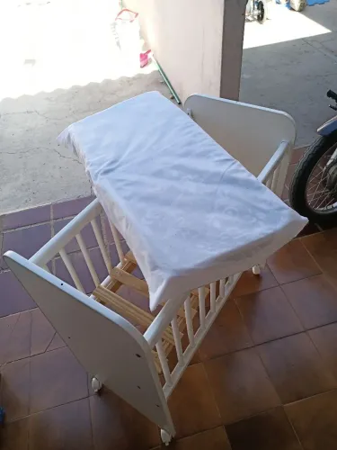 Vendo berço, pouco tempo de uso.