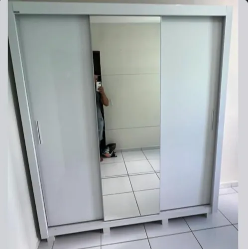 Guarda-roupa branco