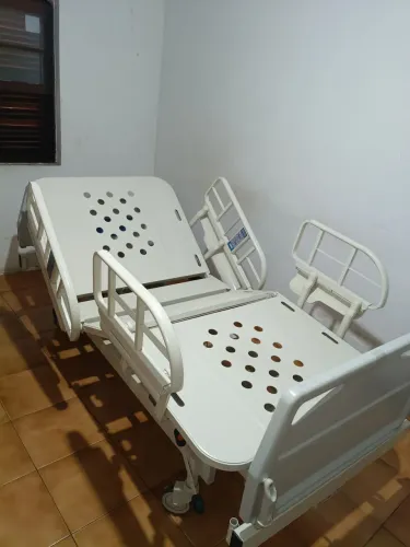 Cama hospitalar elétrica 4 níveis(funcionando)
