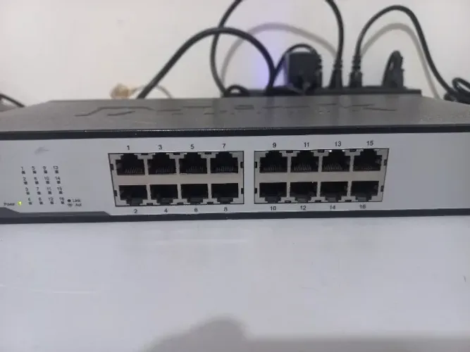 Switch D-Link DES-1016D
