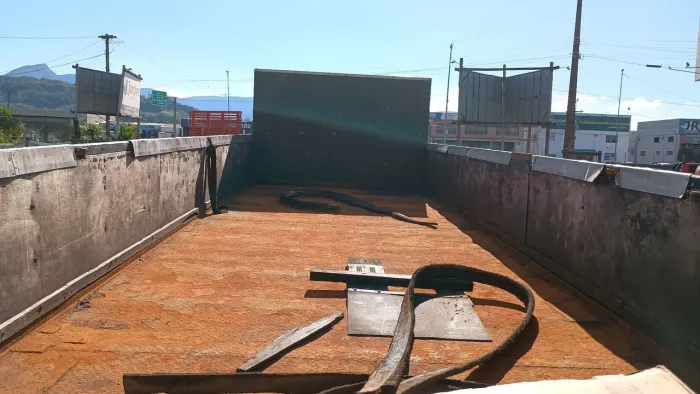 Carroceria de cargo com 8,20m