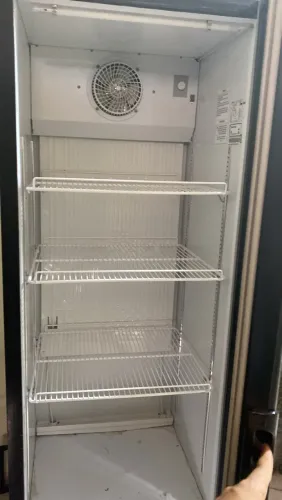 Vende-se Freezer Vertical Gelopar Dupla Ação de 577L Preto