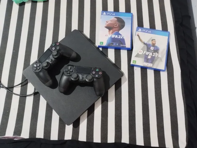 PS4 slim 1 TB com dois controles, FIFA 22 E 23 São Luís-MA