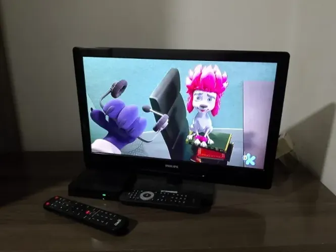 Tv Monitor Philips 19 digital semi nova com controle