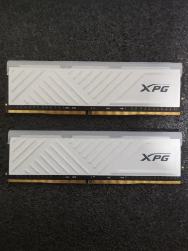 Memória RAM 32GB (2x16GB) XPG Spectrix D35G DDR4 3200MHz CL16 Branca RGB