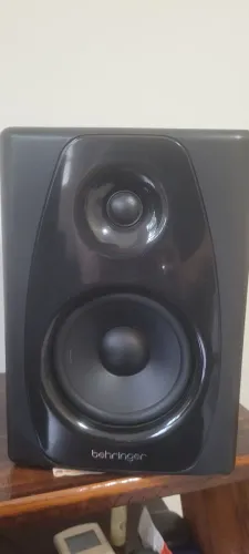 Par monitores Behringer Studio 150W