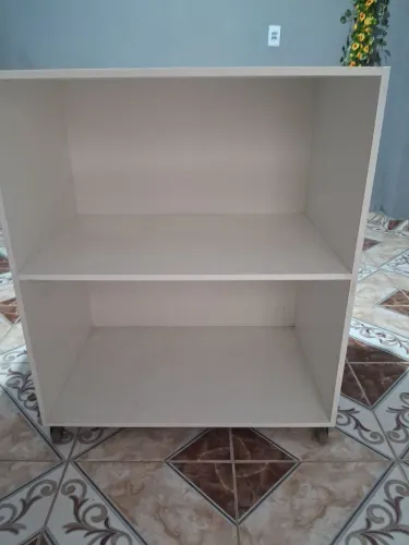 Vendo um armário multiuso branco