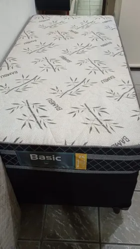 Box bau solteiro em exelente estado de conservação com colchão