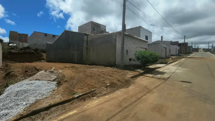 Oportunidade Terreno no asfalto à Venda no Lot Bateias 2. Bairro Zabelê em Vitória da Conq