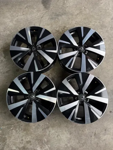 Roda GTE 50 Aro 18" tala 6" Diamantada Total Preto Brilhante