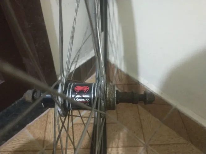 Pneus e aros para bicicleta
