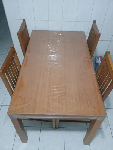 Mesa com 4 cadeiras