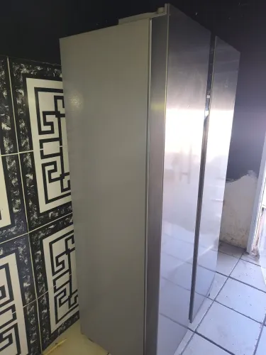 Geladeira Eletrolux, 2 portas, 472 litros. 1 ano e 4 meses de uso.