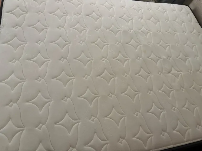 Cama de casal com colchão novinho