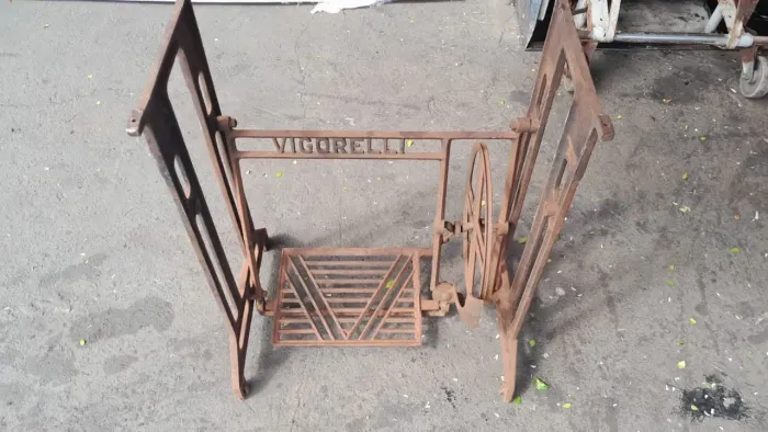 Pé de ferro máquina de costura VIGORELLI