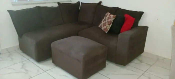 Sofá marrom escuro