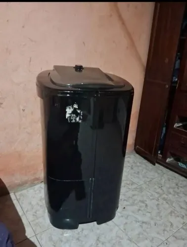 VENDO ESTA MAQUINA DE LAVA 15 KILOS CONSERVADA NAO TROCO