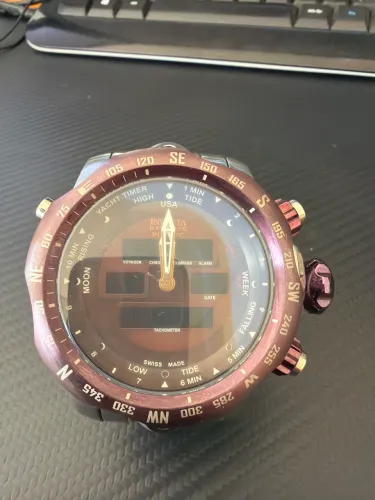 *INVICTA RESERVE VENOM SWISS MADE* ?