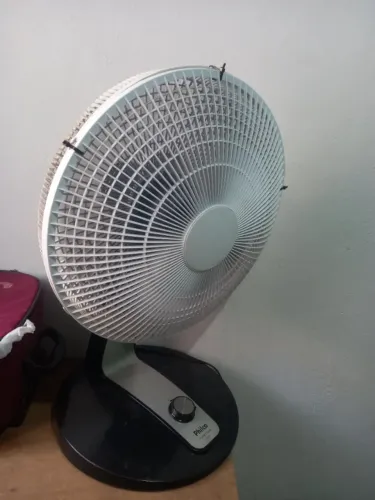Ventilador usado  mas bem potente e bem cuidado valor 180 pra buscar 