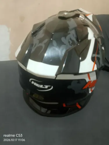 Capacete helt semi novo