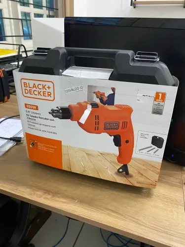 Furadeira de Impacto Black+Decker 550W - NOVA/LACRADA + Maleta