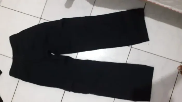 Calça jeans cargo feminina preta 