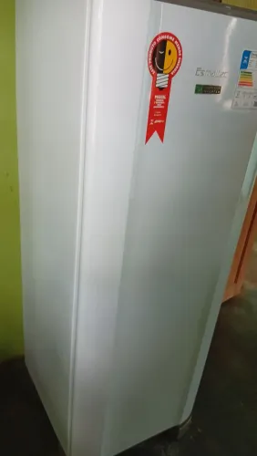 VENDE-SE GELADEIRA NOVA COM NOTA FISCAL