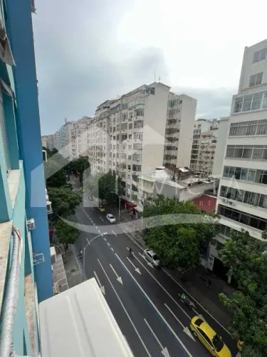 EXCELENTE CONJUGADO DIVIDIDO EM QUARTO SALA, ANDAR ALTO, VISTA CRISTO. PRÓXIMO AO COMERCIO