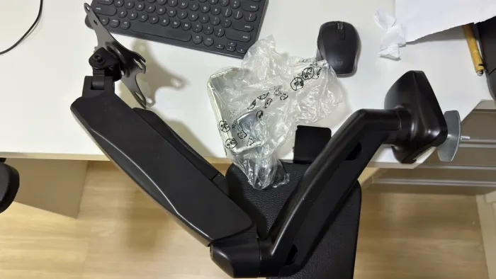 Suporte Articulado de Mesa para Monitor VESA