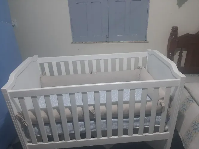 Berço americano semi novo.