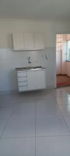 Alugo apartamento de 1 quarto, ventiladissimo, fino acabamento