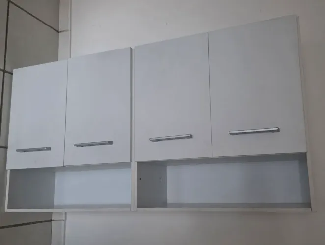 Vendo armário com 4 portas