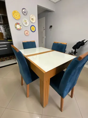 Cadeira e Mesa de Jantar 1,15cm Extensível 1,75cm em Madeira Tampo Vidro