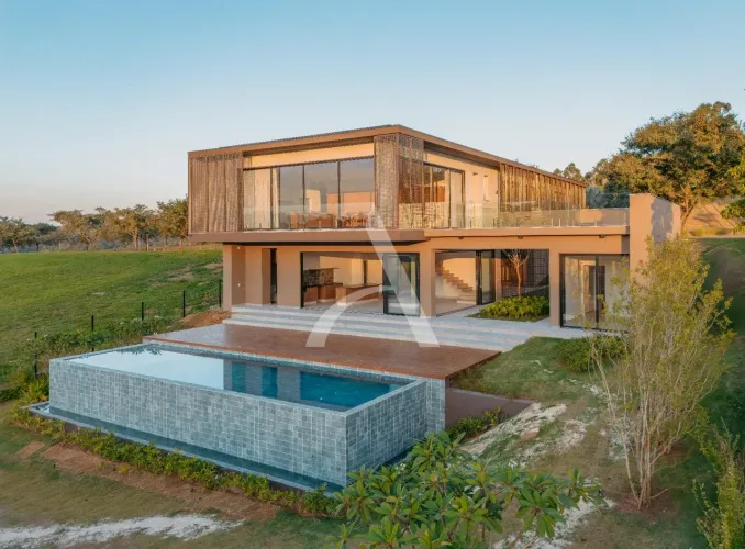 Casa a venda, 696m², 5 suítes e Elevador - Residencial Entreverdes