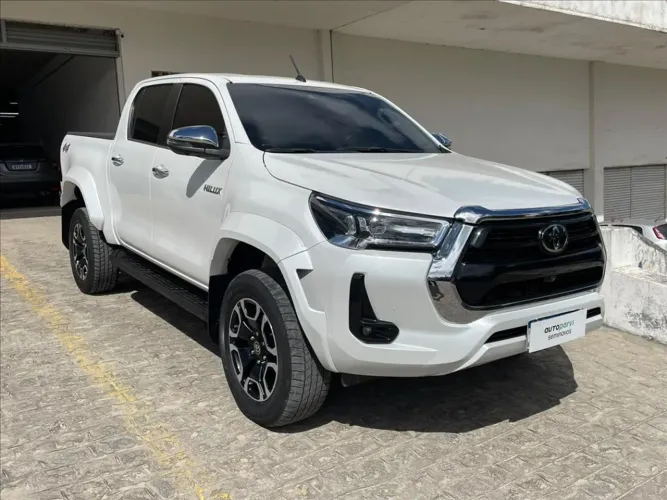 Toyota Hilux CD SRX Plus 4X4 2.8 TDI Die. Aut. 2024
