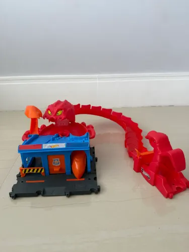 Pista Hot Wheels Ataque do Escorpião 
