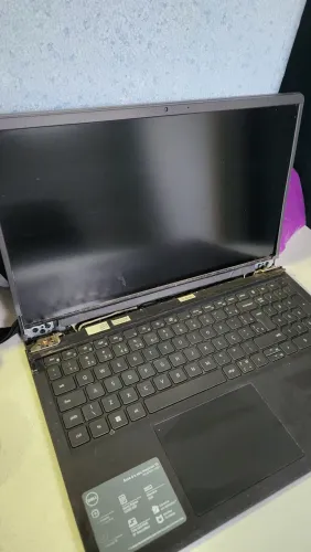 Notebook Dell Inspiron 15 (carcaça danificada)