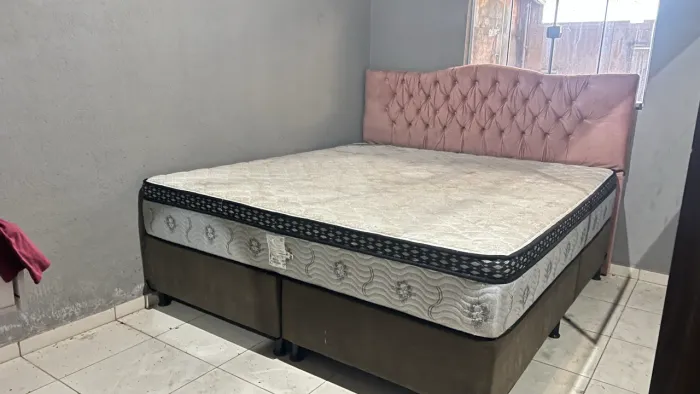 VENDO CAMA KING SIZE COM CABECEIRA