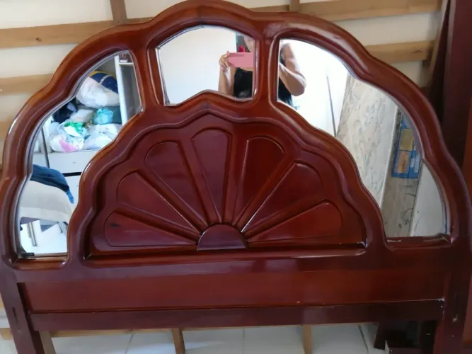 Cama casal de madeira