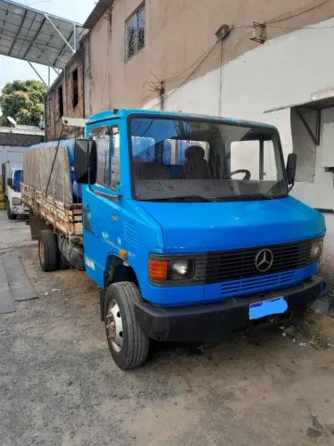 Caminhão carroceria